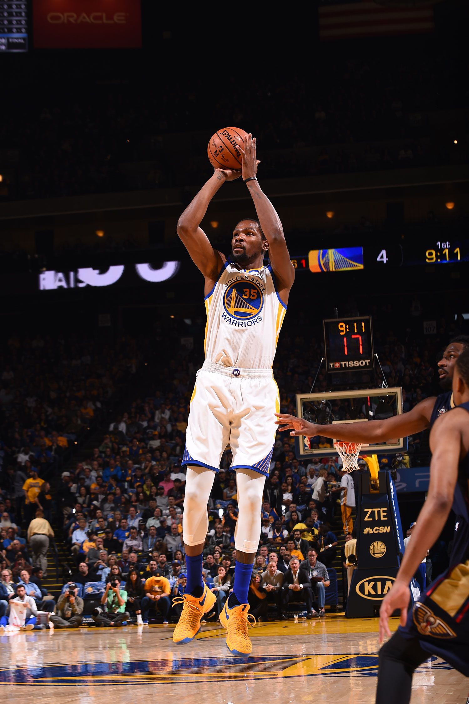 Kevin Durant tirando a canasta